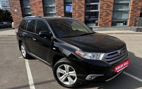 Toyota Highlander III, 2012 год, 2 150 000 рублей, 2 фотография