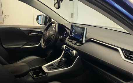 Toyota RAV4, 2021 год, 3 955 000 рублей, 9 фотография