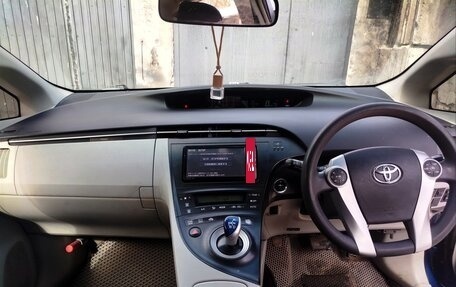 Toyota Prius, 2011 год, 925 000 рублей, 5 фотография