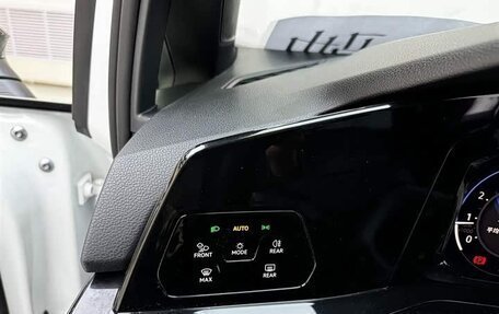 Volkswagen Golf VIII, 2021 год, 2 052 000 рублей, 13 фотография