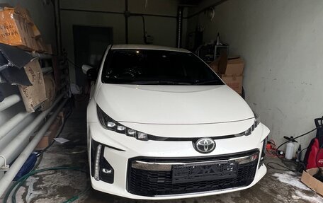 Toyota Prius IV XW50, 2018 год, 2 250 000 рублей, 12 фотография