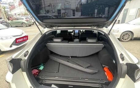 Toyota Prius IV XW50, 2018 год, 2 250 000 рублей, 18 фотография