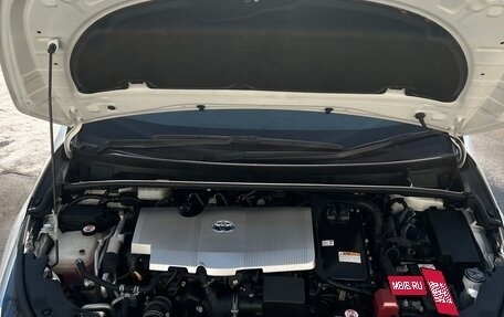 Toyota Prius IV XW50, 2018 год, 2 250 000 рублей, 14 фотография