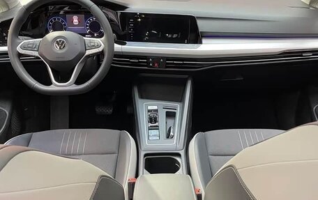 Volkswagen Golf VIII, 2022 год, 1 820 000 рублей, 8 фотография