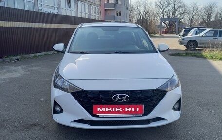 Hyundai Solaris II рестайлинг, 2021 год, 1 500 000 рублей, 2 фотография