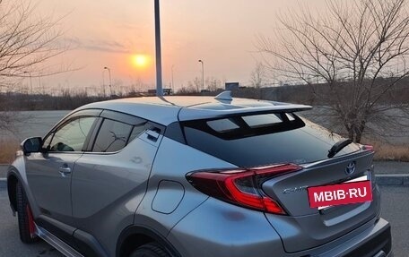 Toyota C-HR I рестайлинг, 2018 год, 2 000 000 рублей, 2 фотография