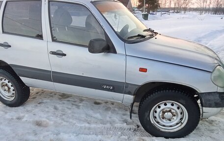 Chevrolet Niva I рестайлинг, 2004 год, 200 000 рублей, 3 фотография