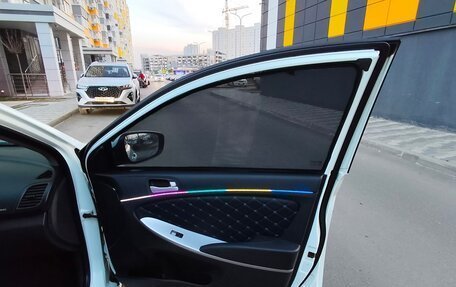 Hyundai Solaris II рестайлинг, 2011 год, 830 000 рублей, 6 фотография