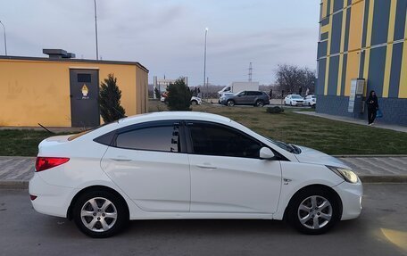 Hyundai Solaris II рестайлинг, 2011 год, 830 000 рублей, 3 фотография