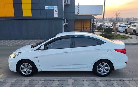 Hyundai Solaris II рестайлинг, 2011 год, 830 000 рублей, 2 фотография