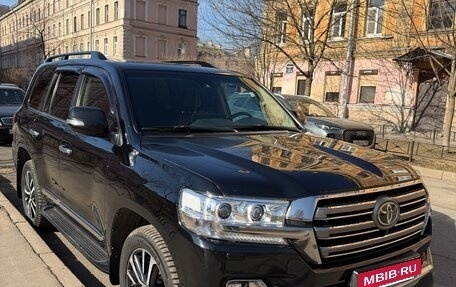 Toyota Land Cruiser 200, 2017 год, 5 499 000 рублей, 3 фотография