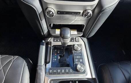 Toyota Land Cruiser 200, 2017 год, 5 499 000 рублей, 14 фотография