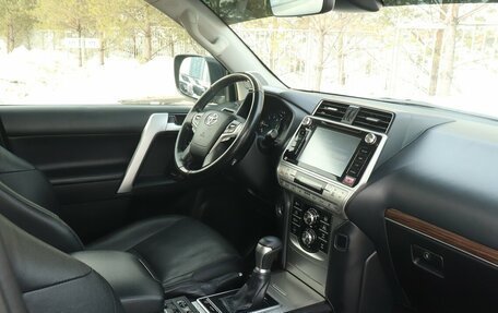 Toyota Land Cruiser Prado 150 рестайлинг 2, 2018 год, 4 175 000 рублей, 6 фотография