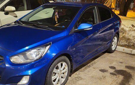 Hyundai Solaris II рестайлинг, 2011 год, 800 000 рублей, 1 фотография