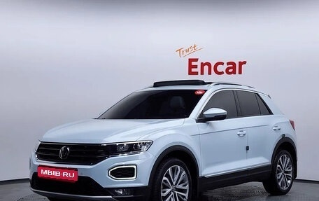 Volkswagen T-Roc I, 2022 год, 1 560 000 рублей, 1 фотография