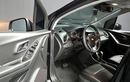 Chevrolet Trax, 2022 год, 960 000 рублей, 10 фотография