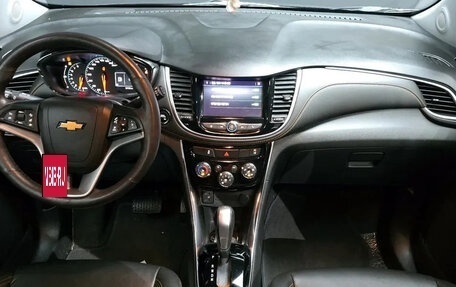 Chevrolet Trax, 2022 год, 960 000 рублей, 9 фотография