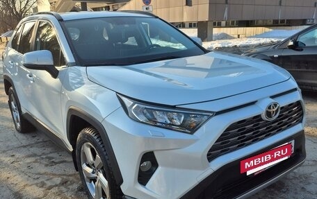 Toyota RAV4, 2020 год, 3 750 000 рублей, 2 фотография