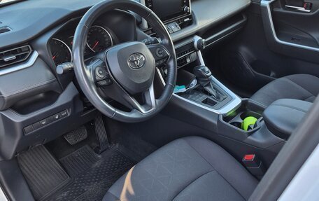 Toyota RAV4, 2020 год, 3 750 000 рублей, 5 фотография