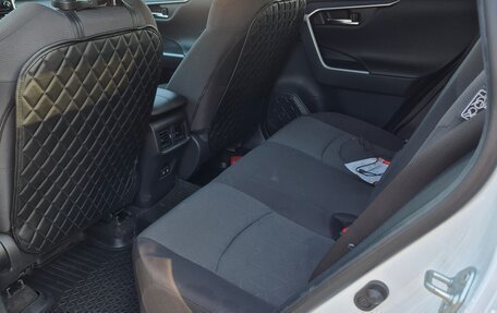Toyota RAV4, 2020 год, 3 750 000 рублей, 8 фотография