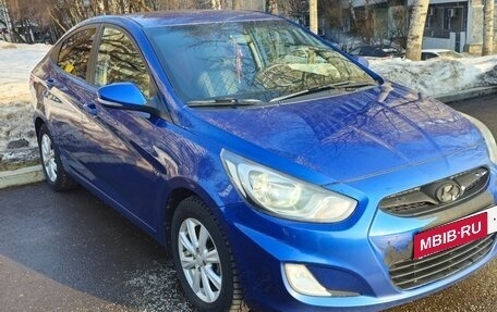 Hyundai Solaris II рестайлинг, 2011 год, 800 000 рублей, 2 фотография