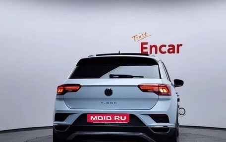 Volkswagen T-Roc I, 2022 год, 1 560 000 рублей, 2 фотография