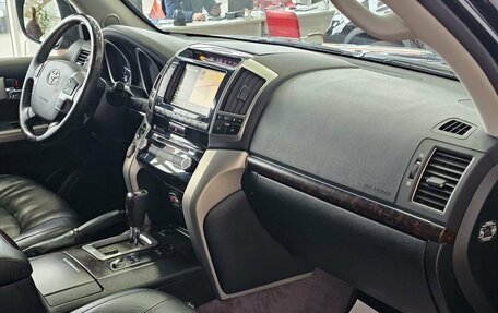 Toyota Land Cruiser 200, 2014 год, 4 489 000 рублей, 26 фотография