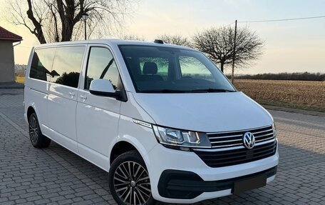 Volkswagen Caravelle T6 рестайлинг, 2024 год, 3 620 000 рублей, 1 фотография