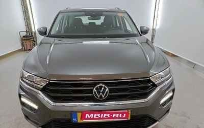 Volkswagen T-Roc I, 2021 год, 1 690 000 рублей, 1 фотография