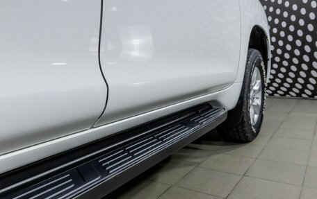 Toyota Land Cruiser Prado 150 рестайлинг 2, 2011 год, 2 464 000 рублей, 12 фотография