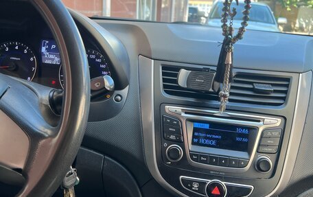 Hyundai Solaris II рестайлинг, 2015 год, 850 000 рублей, 5 фотография