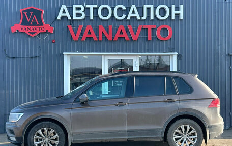 Volkswagen Tiguan II, 2017 год, 2 200 000 рублей, 3 фотография