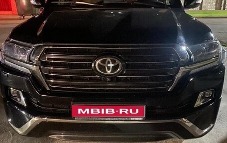 Toyota Land Cruiser 200, 2017 год, 6 800 000 рублей, 1 фотография