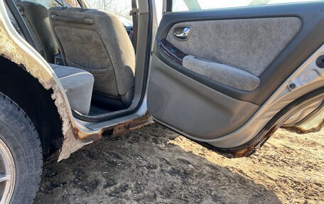 Nissan Cefiro III, 2000 год, 150 000 рублей, 21 фотография