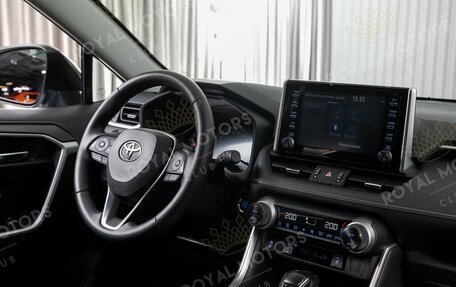 Toyota RAV4, 2021 год, 3 690 000 рублей, 9 фотография