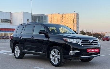 Toyota Highlander III, 2012 год, 2 097 000 рублей, 3 фотография