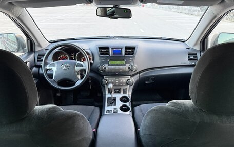 Toyota Highlander III, 2012 год, 2 097 000 рублей, 15 фотография