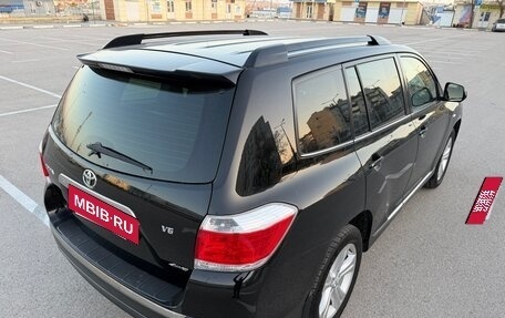 Toyota Highlander III, 2012 год, 2 097 000 рублей, 10 фотография