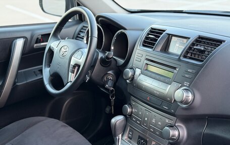 Toyota Highlander III, 2012 год, 2 097 000 рублей, 24 фотография