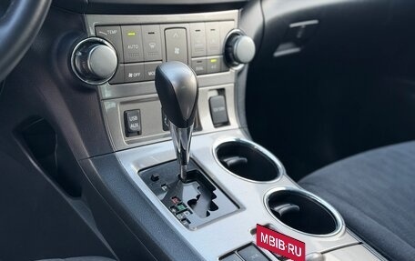 Toyota Highlander III, 2012 год, 2 097 000 рублей, 21 фотография