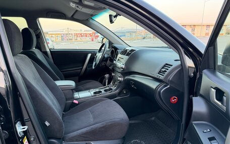 Toyota Highlander III, 2012 год, 2 097 000 рублей, 31 фотография