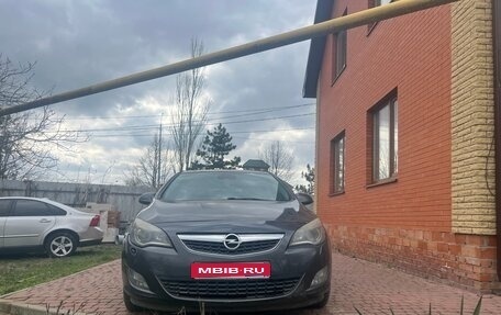 Opel Astra J, 2010 год, 770 000 рублей, 1 фотография