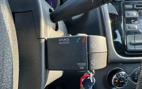 Renault Sandero II рестайлинг, 2016 год, 899 000 рублей, 13 фотография