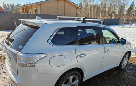 Mitsubishi Outlander III рестайлинг 3, 2015 год, 1 890 000 рублей, 5 фотография