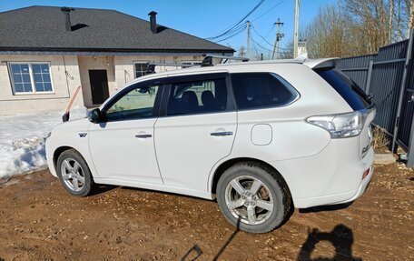 Mitsubishi Outlander III рестайлинг 3, 2015 год, 1 890 000 рублей, 3 фотография