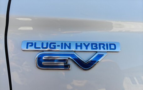 Mitsubishi Outlander III рестайлинг 3, 2015 год, 1 890 000 рублей, 10 фотография