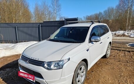 Mitsubishi Outlander III рестайлинг 3, 2015 год, 1 890 000 рублей, 2 фотография