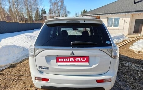Mitsubishi Outlander III рестайлинг 3, 2015 год, 1 890 000 рублей, 4 фотография