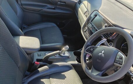 Mitsubishi Outlander III рестайлинг 3, 2015 год, 1 890 000 рублей, 12 фотография