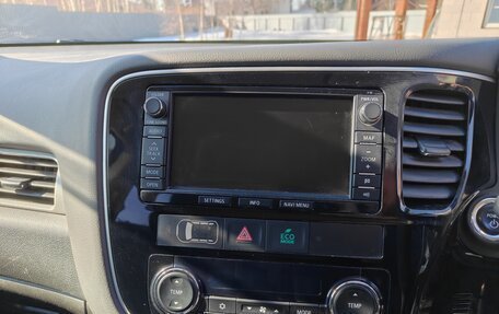 Mitsubishi Outlander III рестайлинг 3, 2015 год, 1 890 000 рублей, 14 фотография